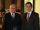 Ribal Al-Assad examina los objetivos de la ODFS con el parlamentario Horst Klee, presidente honorífico del parlamento de Hesse en Alemania